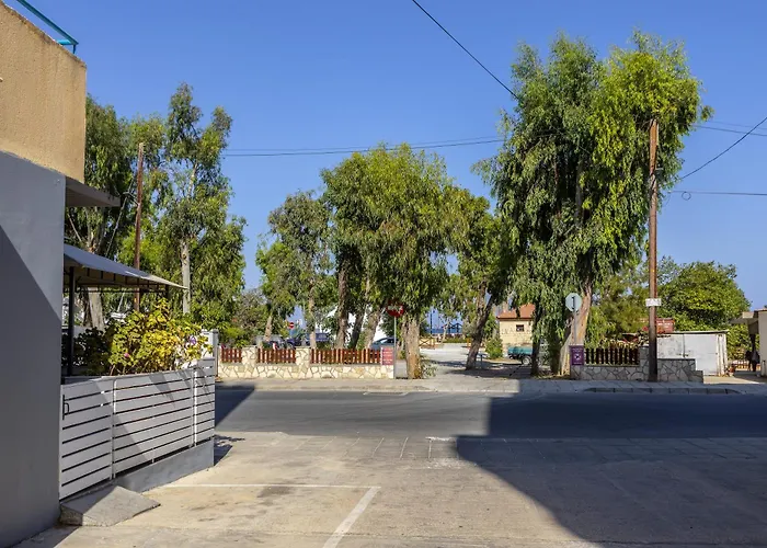 Апартаменти Atlantis 50m From Makenzy Seafront