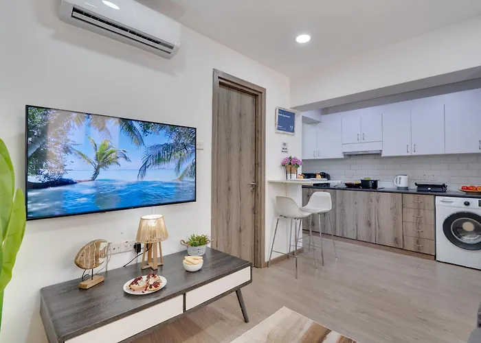 Апартаменти Atlantis 50m From Makenzy Seafront Ларнака