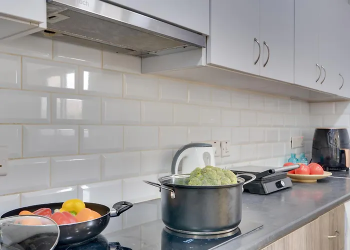 Atlantis 50m From Makenzy Seafront Larnaka