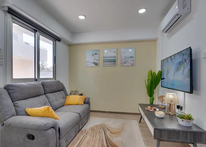 Atlantis 50m From Makenzy Seafront Апартаменти