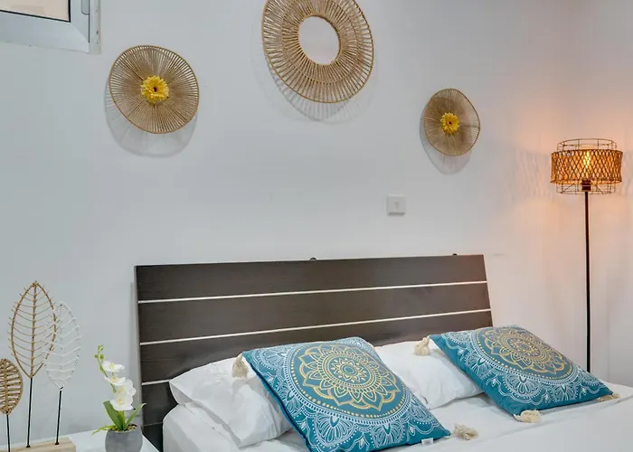 Atlantis 50m From Makenzy Seafront *