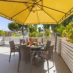 Atlantis 50m From Makenzy Seafront Apartamento