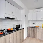 Atlantis 50m From Makenzy Seafront Apartamento *