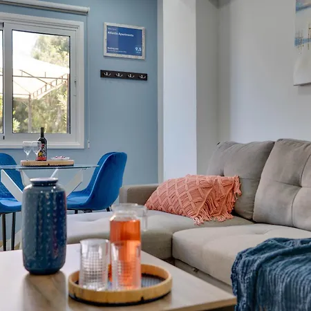 Atlantis 50m From Makenzy Seafront Apartment Larnaka
